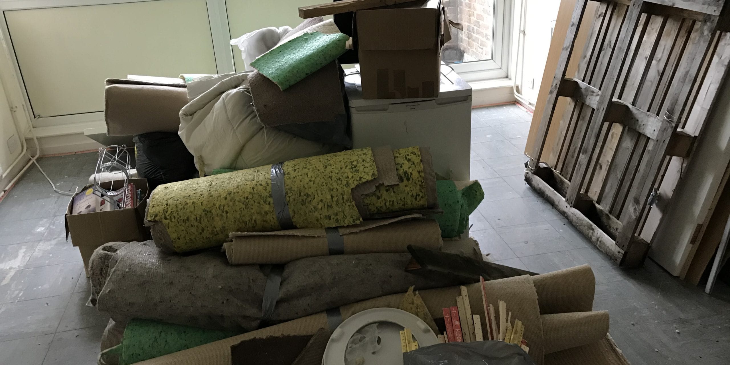 IMG_1802 Old carpets with pallet and toilet seat piled up ready to be thrown away
