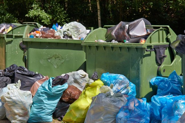 Dumpsters,Being,Full,With,Garbage Overflowing Waste – How is it Affecting you and the Environment?
